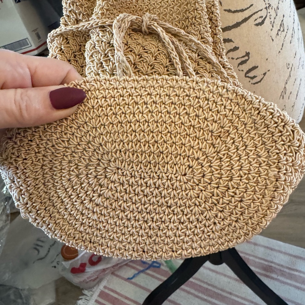 Cream Mini Bag with Elegant Design Liz Claiborne - Picture 3 of 8